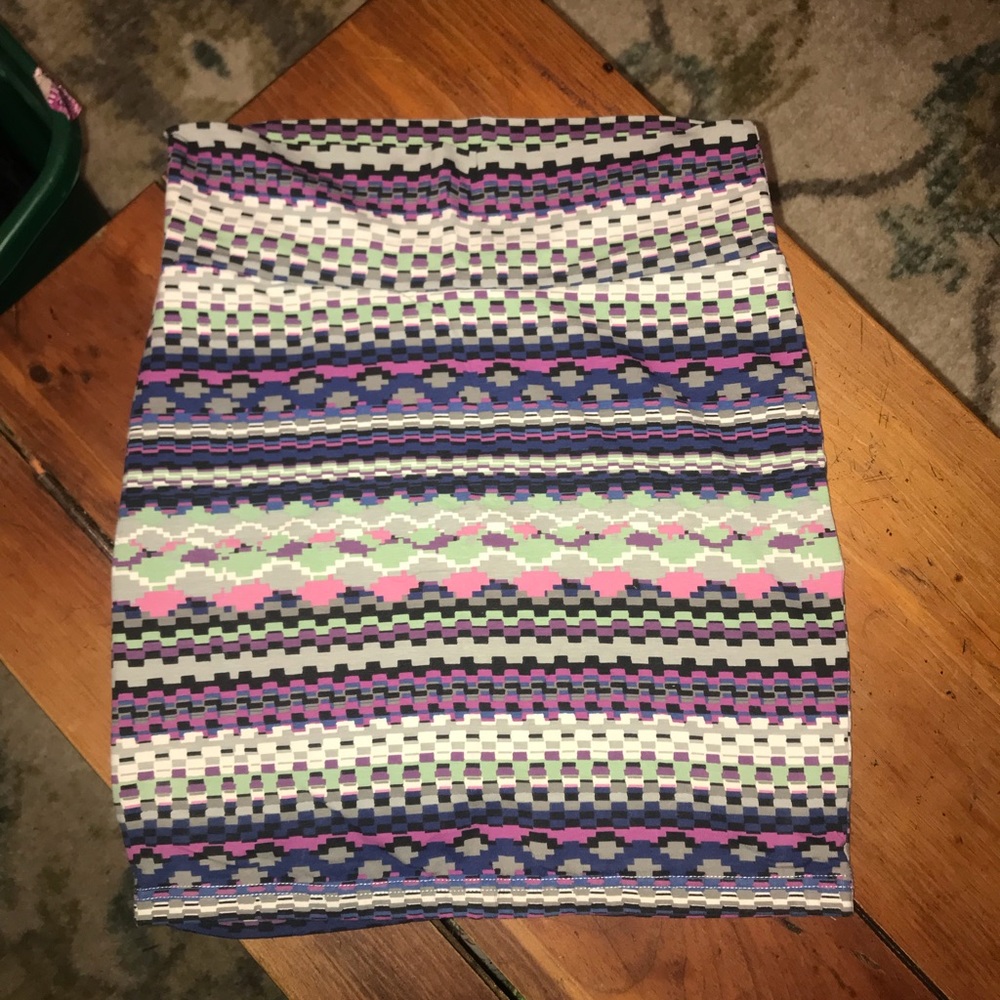 Like new bodycon skirt. Fun pattern. Super comfy